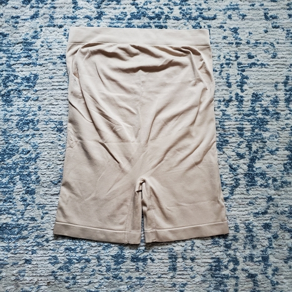 Motherhood Intimates Over Belly Spanx - Picture 4 of 6